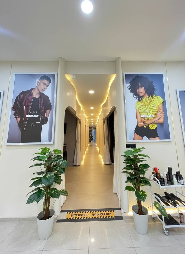 TONI&GUY salon — Salon Corridor