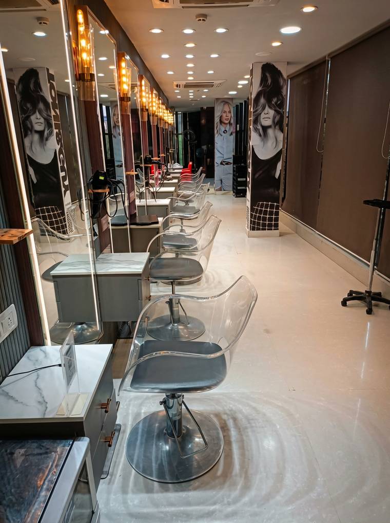 TONI&GUY salon — Mirror Stations