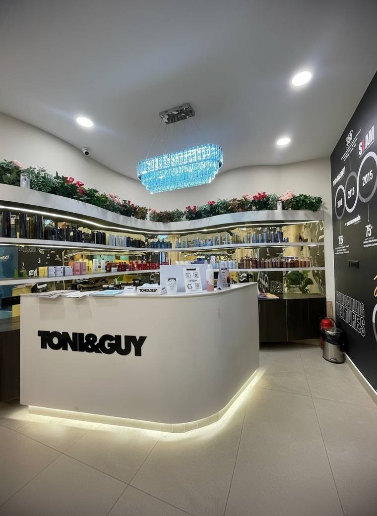 TONI&GUY salon — Reception
